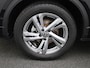Volkswagen T-Roc 1.5 TSI R-Line 17 inch velgen | Automaat | Stoelverwarming | Trekhaak | Achteruitrijcamera | Adaptive cruise control | Apple carplay / Android auto |