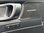 Volvo XC40 1.5 T5 Plug-in hybrid Plus Dark GEEN AFLEVERKOSTEN | Elektronisch inklapbare trekhaak | Climate Control | Lederen bekleding | Stoel- en stuurverwarming | Navigatiesysteem | Harman Kardon geluidsinstallatie | Full options | 12 maanden BOVAG garantie