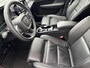 Volvo XC40 1.5 T5 Plug-in hybrid Plus Dark GEEN AFLEVERKOSTEN | Elektronisch inklapbare trekhaak | Climate Control | Lederen bekleding | Stoel- en stuurverwarming | Navigatiesysteem | Harman Kardon geluidsinstallatie | Full options | 12 maanden BOVAG garantie