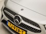 Mercedes-Benz A-klasse 200 AMG Sport 164Pk Automaat (APPLE CARPLAY, GROOT NAVI, LEDER/ALCANTARA, STOELVERWARMING, SPORTSTOELEN, WIDESCREEN, CAMERA, GETINT GLAS, NIEUWE APK, NIEUWSTAAT)