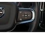 Volvo XC40 B4 211pk Inscription - Intellisafe Assist/Surround - Lederen bekleding - Verwarmbare voorstoelen - Verwarmbaar stuurwiel - Elektrisch bedienbare voorstoelen - 360 graden camera - Elektrisch bedienbare achterklep - Noodreservewiel