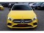 Mercedes-Benz A-klasse 180 Premium Plus | AMG Pakket | Panorama | Leder/alcantara | Elektrisch verstelbare voorstoelen | LED | CAM