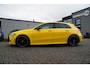 Mercedes-Benz A-klasse 180 Premium Plus | AMG Pakket | Panorama | Leder/alcantara | Elektrisch verstelbare voorstoelen | LED | CAM