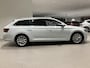 Skoda Superb Combi 1.8 TSI Style Business 179 PK | Automaat | Apple Carplay | Stuurwielverwarming | Stoelverwarming | Achteruitrijcamera | Adaptive Cruise Control | Elektrische Achterklep | Parkeersensoren | Navigatie | DAB Radio | Climate Control | Elektrisch Verstelbare Voorstoelen |