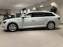 Skoda Superb Combi 1.8 TSI Style Business 179 PK | Automaat | Apple Carplay | Stuurwielverwarming | Stoelverwarming | Achteruitrijcamera | Adaptive Cruise Control | Elektrische Achterklep | Parkeersensoren | Navigatie | DAB Radio | Climate Control | Elektrisch Verstelbare Voorstoelen |