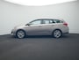 Toyota Auris Touring Sports 1.8 Hybrid Executive | Parkeersensoren V+A | Stoelverwarming |