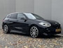 BMW 1-Serie 118i / Dealer onderhouden / M-Sport / Panorama schuifdak / HUD / Adaptieve CC / Harman Kardon / Alcantara Sportstoelen / 19" / Camera /
