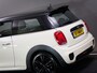 MINI Cooper 1.5 Serious Business (UNION JACK ACHTERLICHTEN, XENON-KOPLAMPEN, NAVIGATIESYSTEEM, CRUISE CONTROL, BLUETOOTH, NAP)