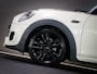 MINI Cooper 1.5 Serious Business (UNION JACK ACHTERLICHTEN, XENON-KOPLAMPEN, NAVIGATIESYSTEEM, CRUISE CONTROL, BLUETOOTH, NAP)