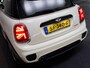MINI Cooper 1.5 Serious Business (UNION JACK ACHTERLICHTEN, XENON-KOPLAMPEN, NAVIGATIESYSTEEM, CRUISE CONTROL, BLUETOOTH, NAP)
