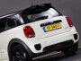 MINI Cooper 1.5 Serious Business (UNION JACK ACHTERLICHTEN, XENON-KOPLAMPEN, NAVIGATIESYSTEEM, CRUISE CONTROL, BLUETOOTH, NAP)