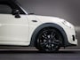MINI Cooper 1.5 Serious Business (UNION JACK ACHTERLICHTEN, XENON-KOPLAMPEN, NAVIGATIESYSTEEM, CRUISE CONTROL, BLUETOOTH, NAP)
