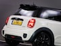 MINI Cooper 1.5 Serious Business (UNION JACK ACHTERLICHTEN, XENON-KOPLAMPEN, NAVIGATIESYSTEEM, CRUISE CONTROL, BLUETOOTH, NAP)