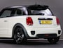 MINI Cooper 1.5 Serious Business (UNION JACK ACHTERLICHTEN, XENON-KOPLAMPEN, NAVIGATIESYSTEEM, CRUISE CONTROL, BLUETOOTH, NAP)