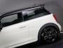 MINI Cooper 1.5 Serious Business (UNION JACK ACHTERLICHTEN, XENON-KOPLAMPEN, NAVIGATIESYSTEEM, CRUISE CONTROL, BLUETOOTH, NAP)