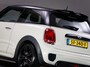 MINI Cooper 1.5 Serious Business (UNION JACK ACHTERLICHTEN, XENON-KOPLAMPEN, NAVIGATIESYSTEEM, CRUISE CONTROL, BLUETOOTH, NAP)