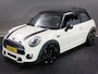 MINI Cooper 1.5 Serious Business (UNION JACK ACHTERLICHTEN, XENON-KOPLAMPEN, NAVIGATIESYSTEEM, CRUISE CONTROL, BLUETOOTH, NAP)