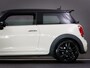 MINI Cooper 1.5 Serious Business (UNION JACK ACHTERLICHTEN, XENON-KOPLAMPEN, NAVIGATIESYSTEEM, CRUISE CONTROL, BLUETOOTH, NAP)