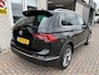 Volkswagen Tiguan 1.5 TSI ACT R-Line / AUTOMAAT/ PANO/ CAMERA/ PARK. SENSOREN/ LED/ DODE HOEK/ DAB/ MASSAGE FUNCTIE/ CLIMA/ ELEK. ACHTERKLEP/ APP-CONNECT/ STOEL VERWARM/ ACC/ NAVI/ KEYLESS/ ISOFIX/ 19" LMV