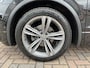 Volkswagen Tiguan 1.5 TSI ACT R-Line / AUTOMAAT/ PANO/ CAMERA/ PARK. SENSOREN/ LED/ DODE HOEK/ DAB/ MASSAGE FUNCTIE/ CLIMA/ ELEK. ACHTERKLEP/ APP-CONNECT/ STOEL VERWARM/ ACC/ NAVI/ KEYLESS/ ISOFIX/ 19" LMV