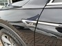 Volkswagen Tiguan 1.5 TSI ACT R-Line / AUTOMAAT/ PANO/ CAMERA/ PARK. SENSOREN/ LED/ DODE HOEK/ DAB/ MASSAGE FUNCTIE/ CLIMA/ ELEK. ACHTERKLEP/ APP-CONNECT/ STOEL VERWARM/ ACC/ NAVI/ KEYLESS/ ISOFIX/ 19" LMV