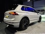Volkswagen Tiguan 1.5 TSI R-Line *Navi*Appconnect*Camera*Fabrieksgarantie 9-2027*