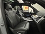 BMW X5 50e M-Performance Seats | *5x Op Voorraad* | Achterasbesturing | Carbon | Pano | M-Pro | 360 Cam. | ACC | Soft-Close | Ventilatie | Leder-Individual | Head-Up | 4-Zone Clima | 22 inch | 2x Memory | Trekhaak | Harman-Kardon | Beker-Clima | Stoelverwarming V+A | Stuurverwarming | M-Gordels | Parfumering | Glaspook | ISO-Glas | Zonwering |