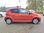Toyota Aygo 1.0 VVT-i DYNAMIC ORANGE AUTOMAAT PARK-SENSOREN BLUETOOTH LM-VELGEN AIRCO PRIVACY GLASS NL-AUTO
