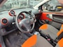 Toyota Aygo 1.0 VVT-i DYNAMIC ORANGE AUTOMAAT PARK-SENSOREN BLUETOOTH LM-VELGEN AIRCO PRIVACY GLASS NL-AUTO