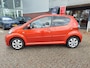 Toyota Aygo 1.0 VVT-i DYNAMIC ORANGE AUTOMAAT PARK-SENSOREN BLUETOOTH LM-VELGEN AIRCO PRIVACY GLASS NL-AUTO
