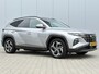 Hyundai Tucson 1.6 T-GDI PHEV Premium Sky 4WD / Trekhaak Afneembaar 1350 KG / Schuif kanteldak / Bluelink navigatie / Camera / Leder / Stoel- en Stuurverwarming / Stoelventilatie /