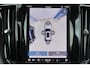 Volvo XC60 T6 Recharge AWD Plus Dark - LONG RANGE - Panorama/schuifdak - IntelliSafe Assist & Surround - 360º Camera - Harman/Kardon audio - Adaptieve LED koplampen - Verwarmde voorstoelen, stuur & achterbank - Parkeersensoren voor & achter - Elektr. bedienb. voorstoelen met geheugen - Draadloze tel. lader - Extra getint glas - 19' LMV