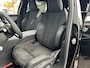 Peugeot e-5008 GT Avantage 73 kWh | Alcantara bekleding | Elektrisch verstelbare stoelen | Stoelverwarming | Adaptieve Cruise Control | 360 Camera