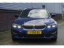 BMW 3-Serie Touring 320i LuxuryLine/Panodak/Trekhaak/Dealeronderhouden /1e Eigenaar.