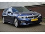 BMW 3-Serie Touring 320i LuxuryLine/Panodak/Trekhaak/Dealeronderhouden /1e Eigenaar.
