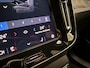 Volvo EX40 Extended Range Plus 82 kWh / Nubuck bekleding / 360 graden camera / Trekhaak / Keyles entry / BLIS / Stoel/- en stuurverwarming /