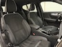 Volvo EX40 Extended Range Plus 82 kWh / Nubuck bekleding / 360 graden camera / Trekhaak / Keyles entry / BLIS / Stoel/- en stuurverwarming /