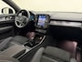 Volvo EX40 Extended Range Plus 82 kWh / Nubuck bekleding / 360 graden camera / Trekhaak / Keyles entry / BLIS / Stoel/- en stuurverwarming /