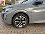 Peugeot 208 1.2 Turbo 100 pk Allure Navigatie* Carplay Camera Lichtmetalen Velgen Stoelverwarming Clima + Cruise Control DAB Extra Getint Glas 5drs
