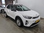 Kia Stonic 1.0 T-GDi 120pk MHEV DynamicLine Auto. Navigatie Apple Carplay/Android Auto Camera Parkeersensoren achter Cruise Control Lichtmetalen velgen Airco