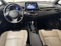 Toyota C-HR 1.8 Hybrid Bi-Tone | Navigatie | Camera | Trekhaak | Stoel + Stuurverwarming |