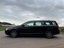 Volvo V70 1.6 T4 Limited Edition Automaat / Leder / Navi / 17" Velgen / Clima / Stoelverwarming / Trekhaak / PDC / Xenon / Cruise