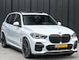 BMW X5 xDrive45e HIGH EXECUTIVE | ACTIVE CRUISE | M-SPORT PRO | LUCHTVERING | SPORTBRAKES | COMFORT ACCESS | SHADOWLINE LIGHTS | PANORAMADAK SKY LOUNGE | AMBIANCE INTERIEUR | 360 CAMERA | HEAD-UP | DAB+ | HARMAN/KARDON |