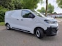 Citroën Jumpy L2 2.0 BlueHDI 145pk |  BPM vrij | NAVI | Multimedia | Apple Carplay | Android Auto | Digital cockpit | Achteruitrijcamera | Parkeersensoren voor en achter | Dode hoek detectie | Elektrisch inklapbare spiegels | Bestuurdersstoel comfort met armsteun | Bank voorpassagiers | Tussenwand comfort met raam | Reservewiel | N403761