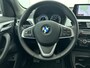 BMW X1 SDrive18i Executive Edition (GROOT-NAVIGATIE, CARPLAY, CAMERA, HEAD-UP, CLIMA, 1e EIGENAAR, GOED ONDERHOUDEN)