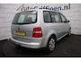 Volkswagen Touran 2.0-16V FSI Trendline nette MPV met trekhaak