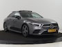Mercedes-Benz A-klasse 200 AMG | Panoramadak | Trekhaak | Carplay | Adaptive cruise | Stoelverwarming | Camera | Leder/Alcantara | Navigatie | Full LED | Sfeerverlichting | Park Assist