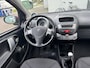 Peugeot 107 1.0i Sportium 5-Deurs 68 PK. Zuinige en zeer leuke auto !!!