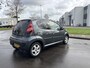 Peugeot 107 1.0i Sportium 5-Deurs 68 PK. Zuinige en zeer leuke auto !!!