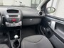 Peugeot 107 1.0i Sportium 5-Deurs 68 PK. Zuinige en zeer leuke auto !!!